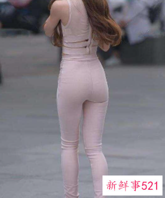 黑色打底上衣配什么裤子