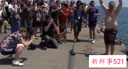 芝加哥一男子为缓解疫情带来的压力连续365天“跳湖”