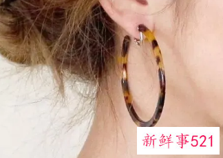 戴耳环的好处坏处