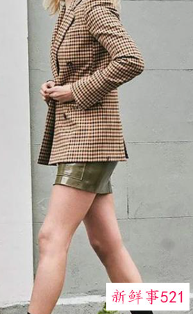 休闲小西装套装搭配什么鞋子