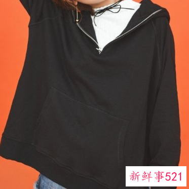 卫衣里面穿什么打底衫好看