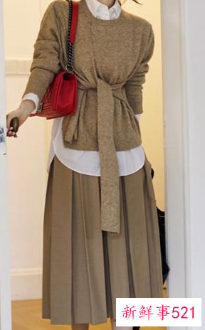 咖啡色半身裙百搭吗