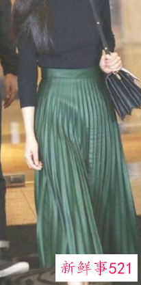 墨绿色的半身裙怎么搭配