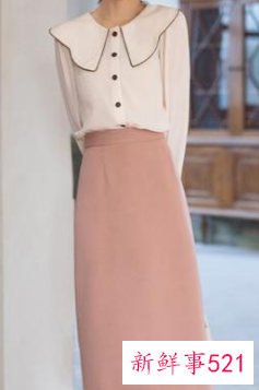 碎花半身裙的搭配