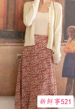 碎花半身裙的搭配