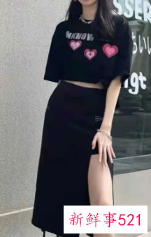 开叉黑裙子配什么上衣