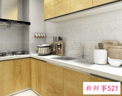 晚上厨房刺鼻的味道白天没有