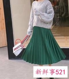 墨绿色的半身裙怎么搭配