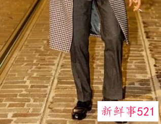 商务皮鞋配什么裤子好看