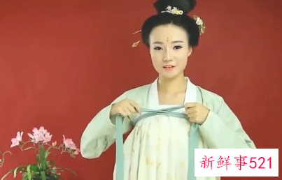 齐胸裙子的穿法