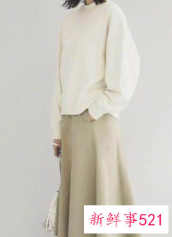 碎花半身裙的搭配