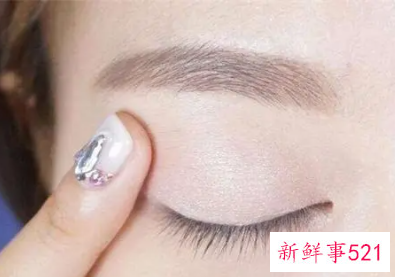 男同志右下眼皮跳是什么预兆