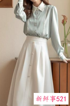 碎花半身裙的搭配