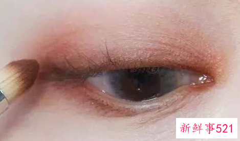 眼影怎么涂好看的步骤