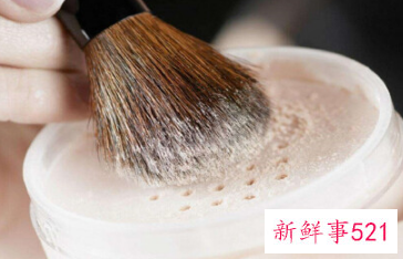 化妆先用散粉还是粉饼