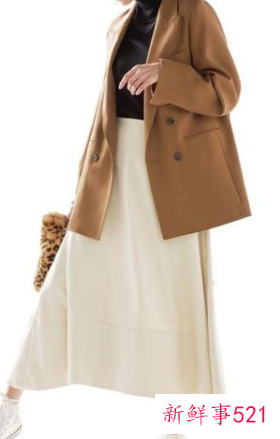 休闲小西装套装搭配什么鞋子