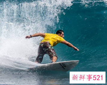 冲浪掉水里怎么游上来