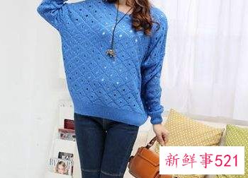 低圆领毛衣内搭配