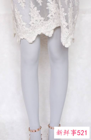 穿裙子配什么颜色袜子