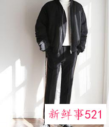 低圆领毛衣内搭配