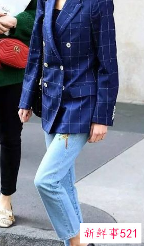 休闲小西装套装搭配什么鞋子