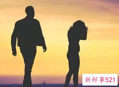 该不该偷看男朋友的手机