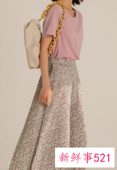 碎花半身裙的搭配