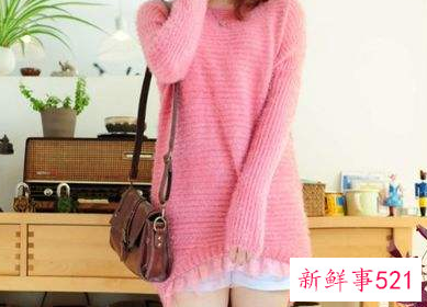 低圆领毛衣内搭配