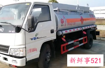 梦见油罐车油溢满地