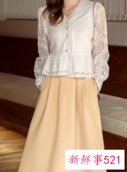 碎花半身裙的搭配