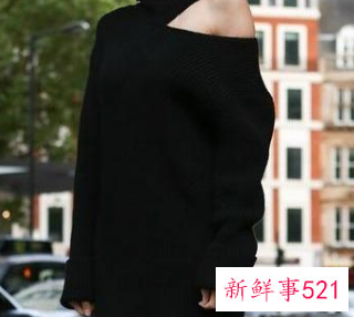 低圆领毛衣内搭配