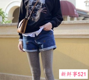 卫衣里面穿什么打底衫好看