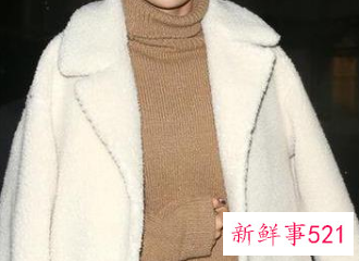 低圆领毛衣内搭配