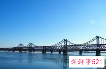 梦见自己拉着去世的亲人过桥