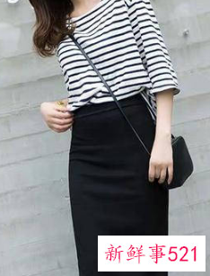 开叉黑裙子配什么上衣