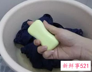 怎样洗衣干净又不掉色