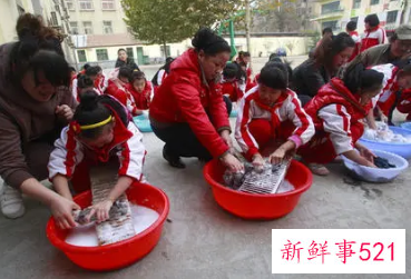 手洗衣服的教学学生