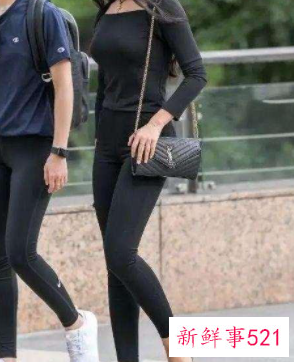 黑色打底上衣配什么裤子