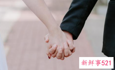 十指紧扣后面一句是什么