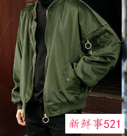 低圆领毛衣内搭配