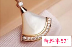 小裙子项链寓意和象征