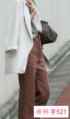 休闲小西装套装搭配什么鞋子