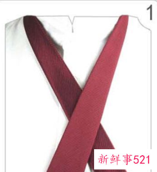 领带手上三圈打法