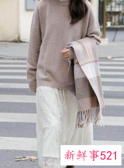 碎花半身裙的搭配