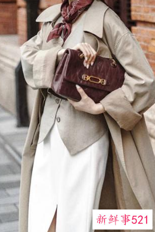 咖啡色半身裙百搭吗