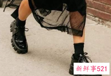 流行什么样的女马丁靴