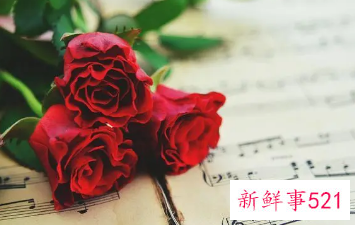 梦见男朋友拿着花来找我