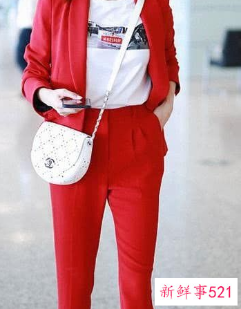 休闲小西装套装搭配什么鞋子