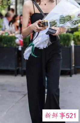 夏天穿什么颜色好看一点