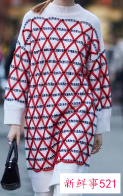 红色毛衣可以配米色马甲吗